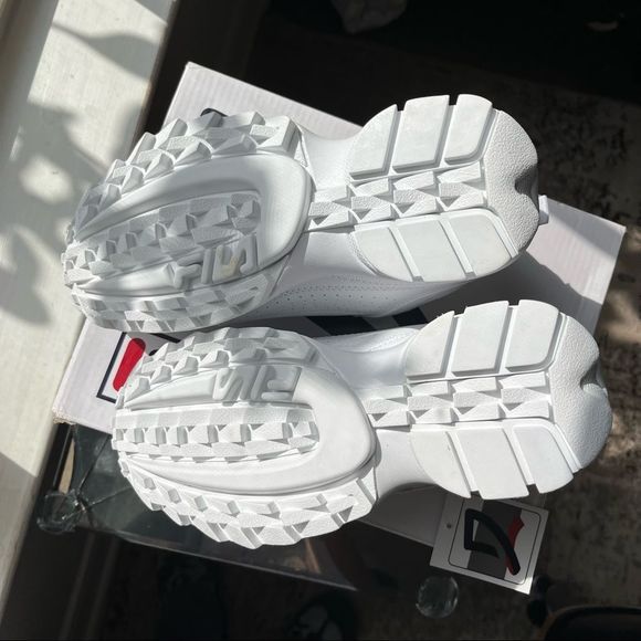 New in box Fila Women's Disruptor 2 Script White/Pink size 7 - Picture 3 of 4